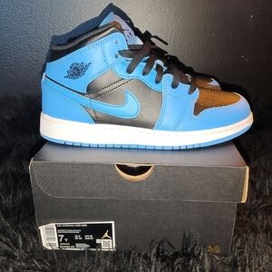 Jordan Kids' Mid Top Sneakers in Black and Blue